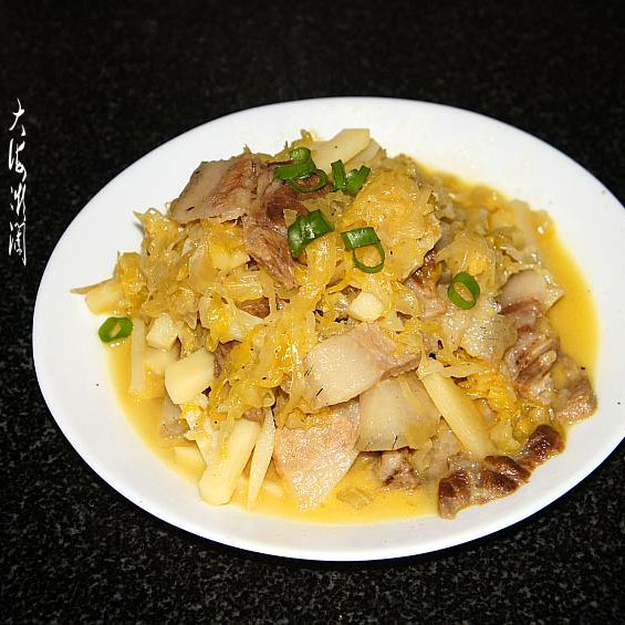 酸菜猪肉炖土豆的做法
