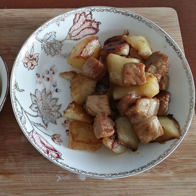 土豆焖肉