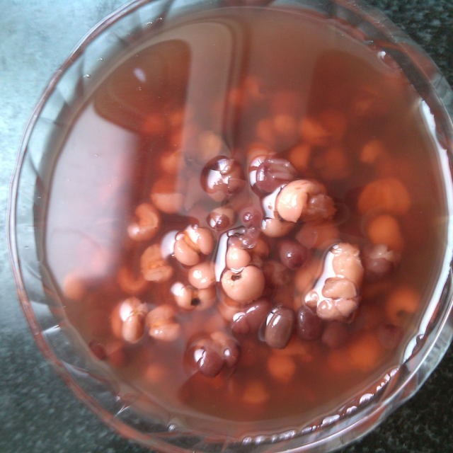 秋季体内去湿气：红豆薏仁汤