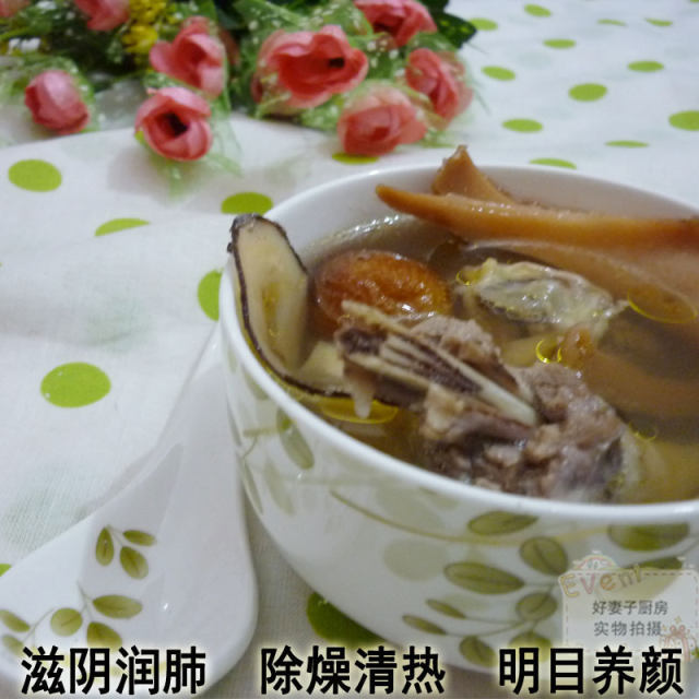 营养美味的广东靓汤——响螺片海底椰煲鸡