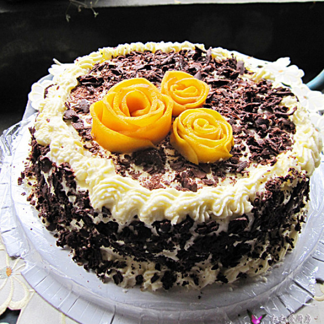 亲手为妈妈做的巧克力裱花蛋糕