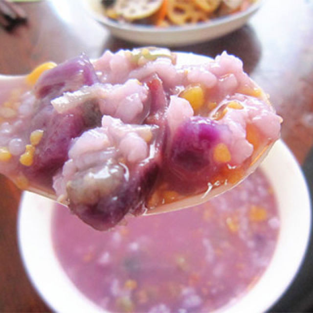 紫薯米片粥