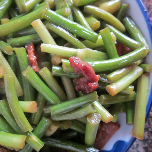 家常小菜肉丝蒜薹