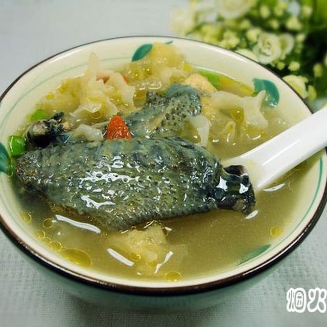 银耳乌鸡汤