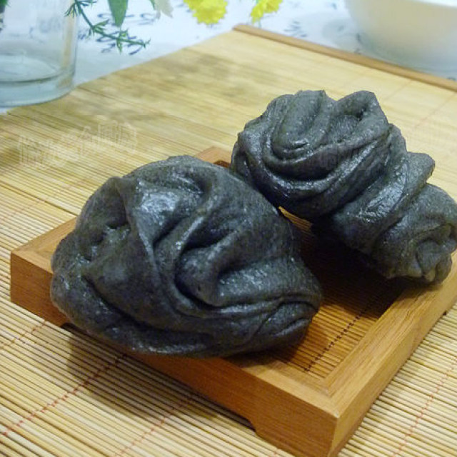 【百变面食】纯手工老面杂粮主食---紫米黑花卷