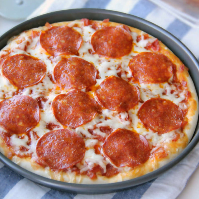 铁盘Pepperoni披萨
