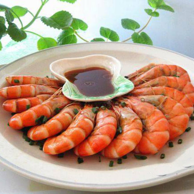 白灼虾蘸芥末沙拉汁