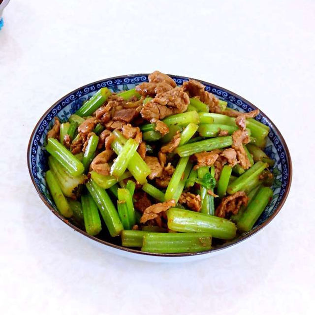 芹菜炒肉片