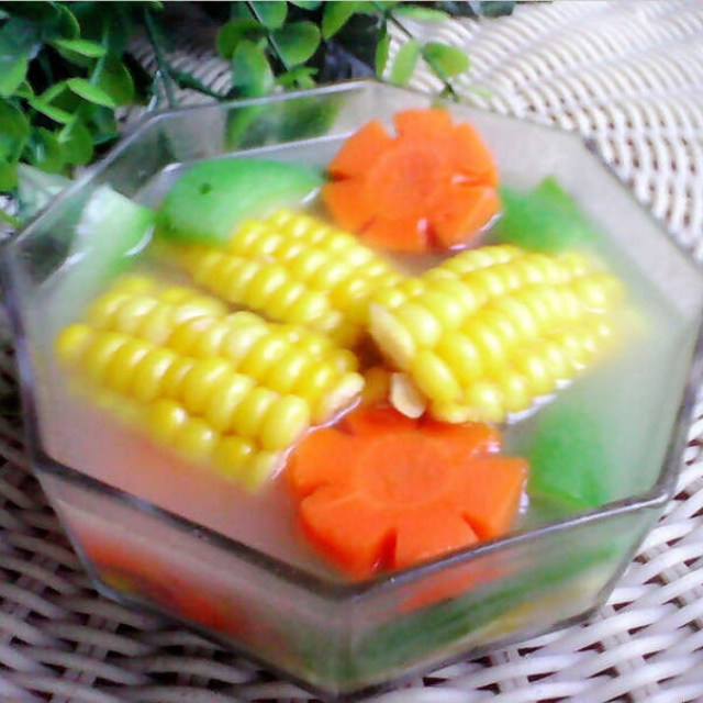 田园蔬菜汤----胡萝卜玉米丝瓜汤