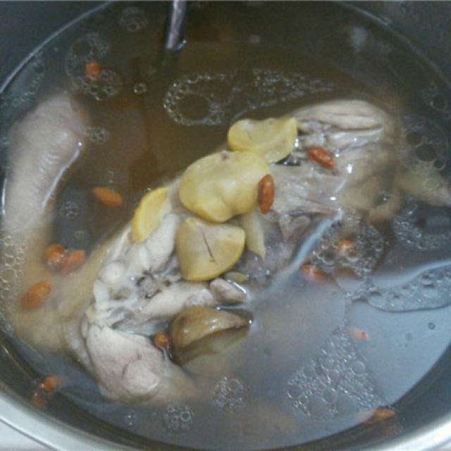 板栗炖鸡汤