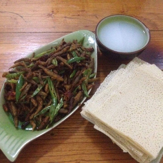 香辣版小鱼煎饼配稀饭简易晚餐