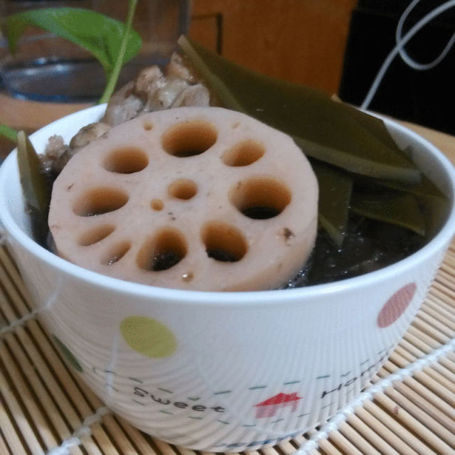 莲藕海带筒骨汤