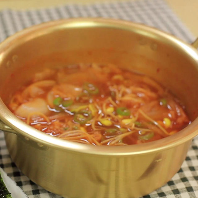 韩式辣白菜豆芽汤