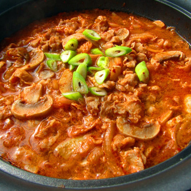 韩式泡菜肥牛锅