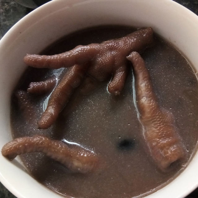 黑豆薏米鸡爪汤