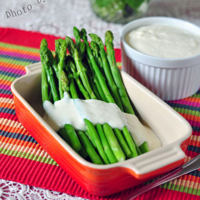 Cream sauce asparagus