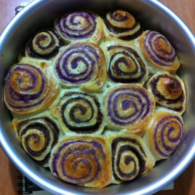 紫薯豆沙双色面包卷