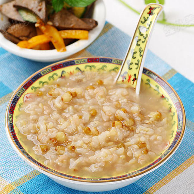 糙米绿豆粥---健脾养胃、清凉解暑、减肥去脂