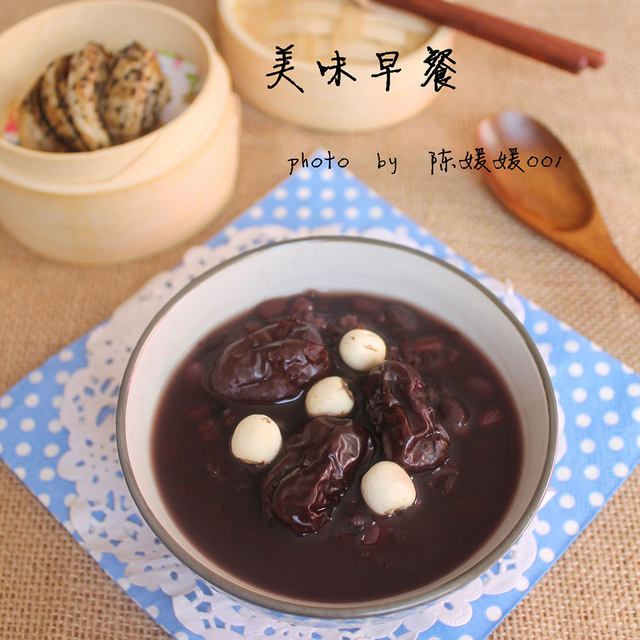 黑米红豆莲子粥