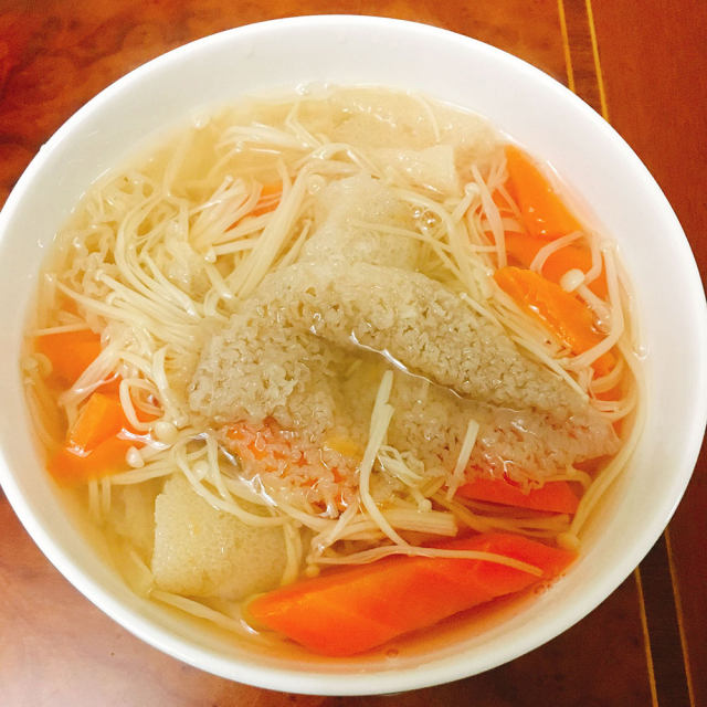 竹荪金针菇胡萝卜汤