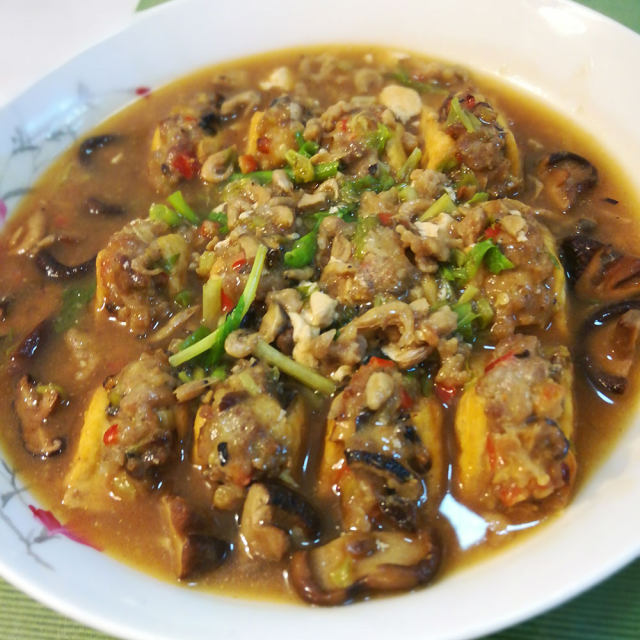 香菇，虾仔焖客家酿豆腐