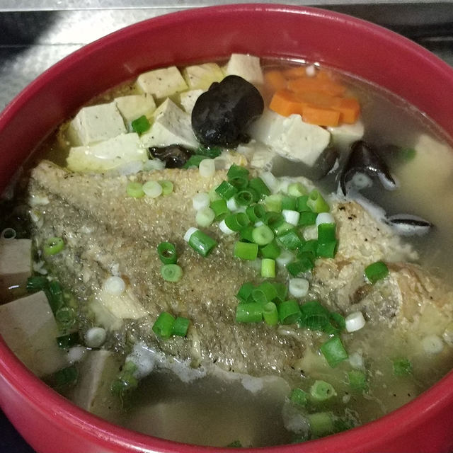 砂锅鱼炖豆腐