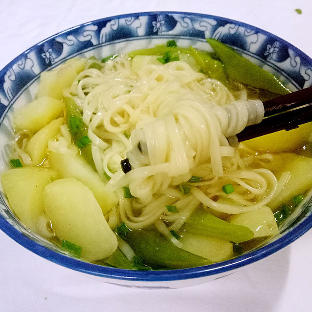 家常土豆面