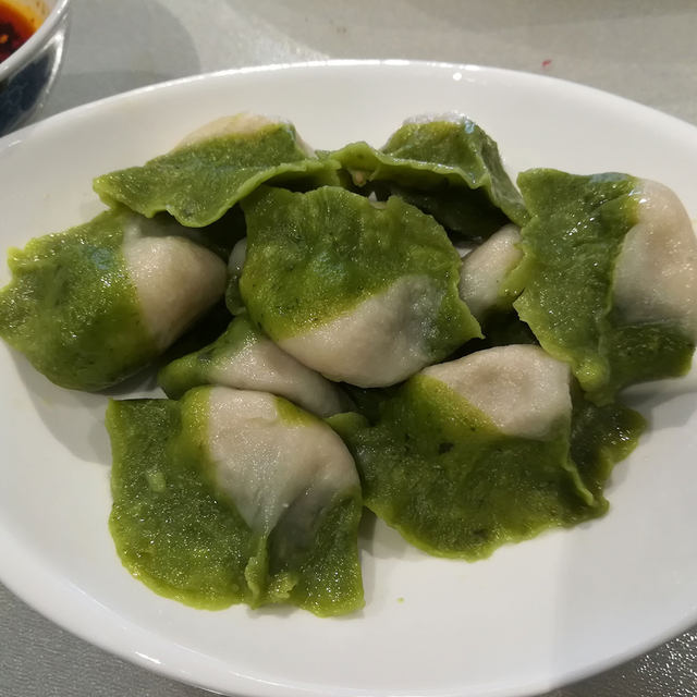 白菜果仁饺子