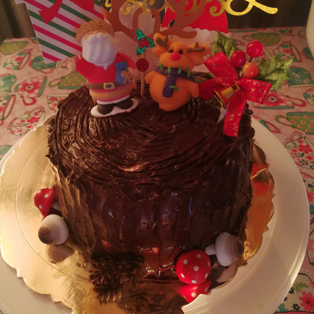 榛果巧克力树桩蛋糕