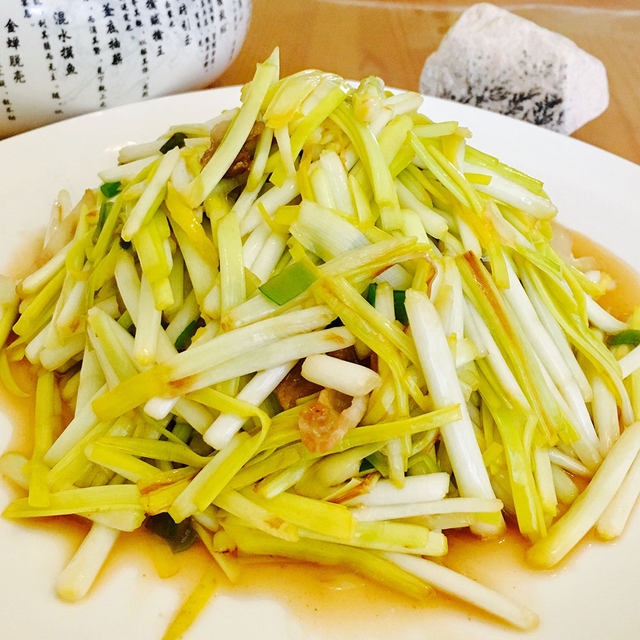 五花肉炒蒜黄