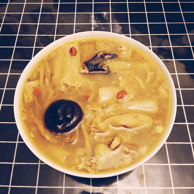 竹荪香菇鸡汤
