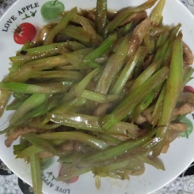 芹菜炒肉