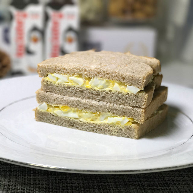 “鸡蛋美食”全麦鸡蛋三明治