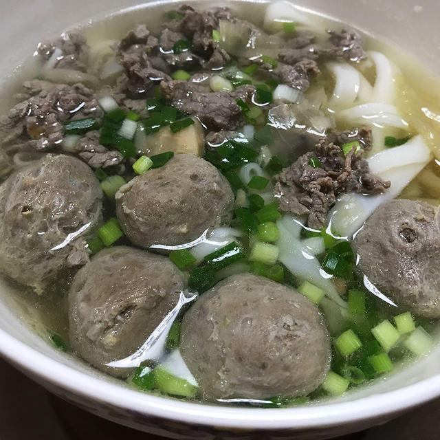 牛肉牛筋丸粄汤（河粉汤）