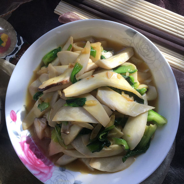 青菜鸡腿菇