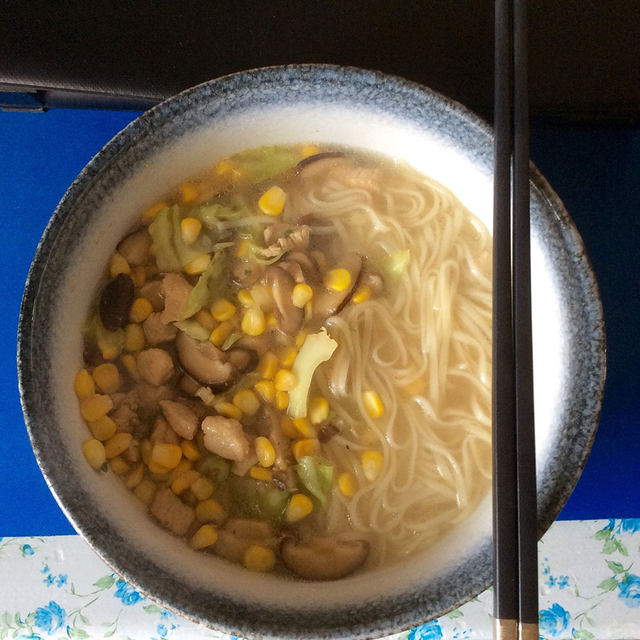 香菇鸡肉面