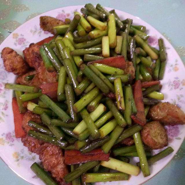 土豆丸子炒蒜苔