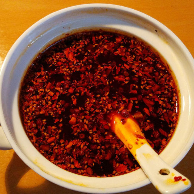 油泼辣子(配合重庆传统乡宴凉菜常用油辣子的经典做法之一)