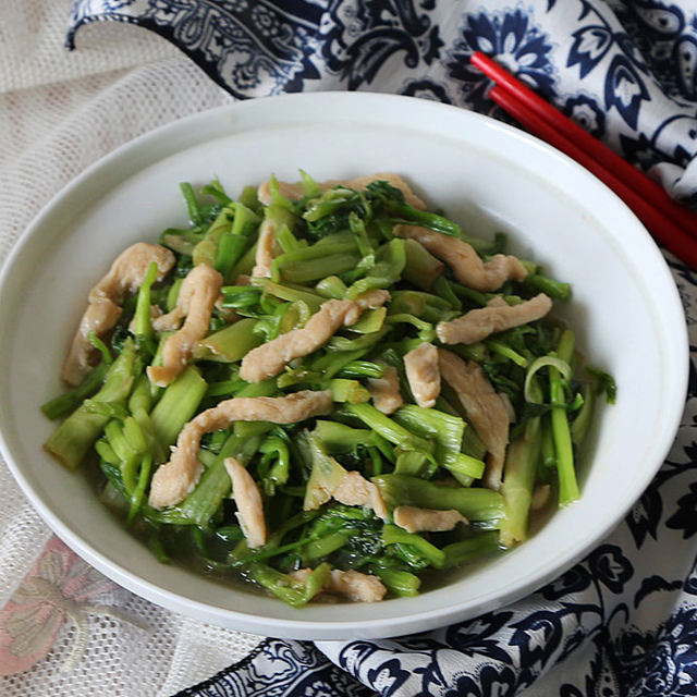 “春食野菜”水芹菜炒鸡丝