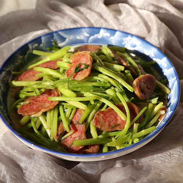 “春食野菜”芦蒿炒腊肠