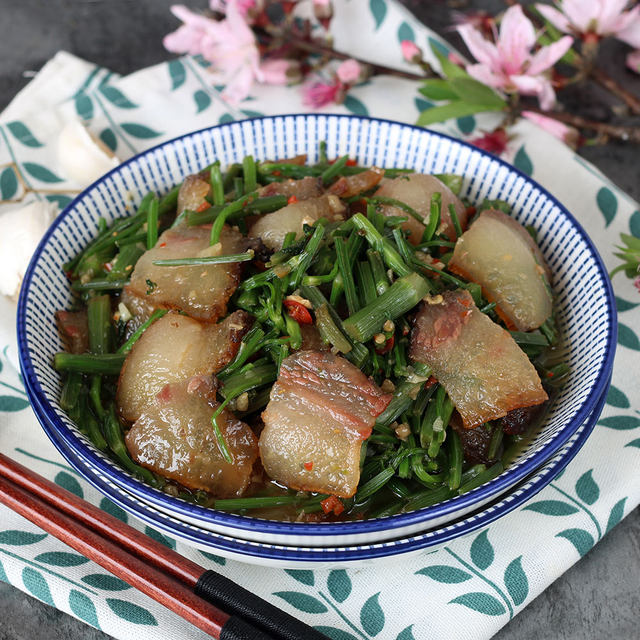 野芹菜炒腊肉