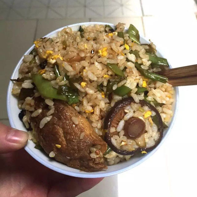 香菇豆角鸡蛋炒饭