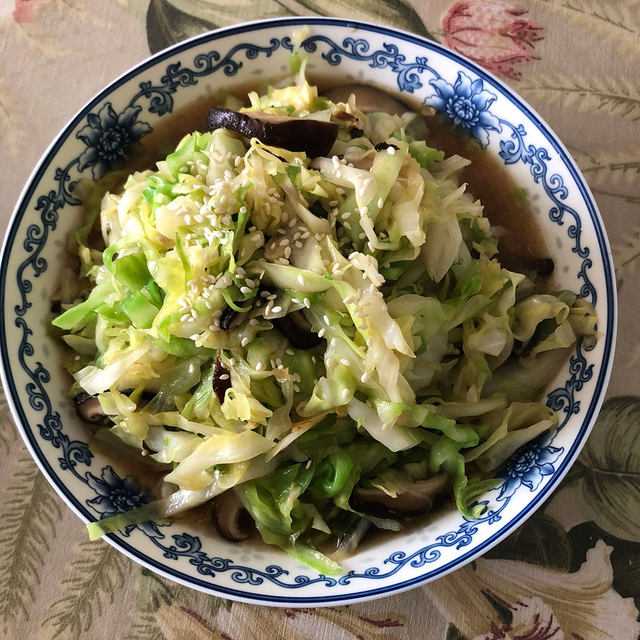 小炒圆白菜香菇