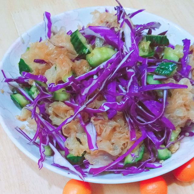“沙拉”黄瓜紫甘蓝凉拌菜