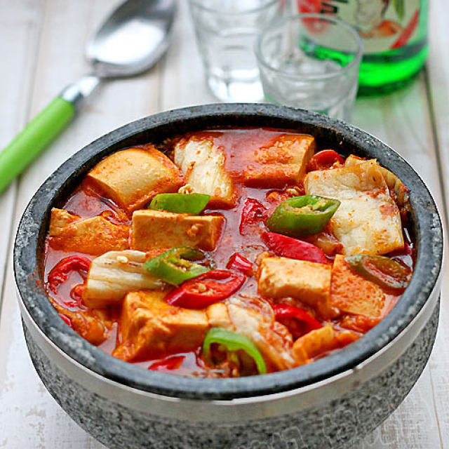 色彩与味觉的双重诱惑 韩式辣白菜豆腐汤