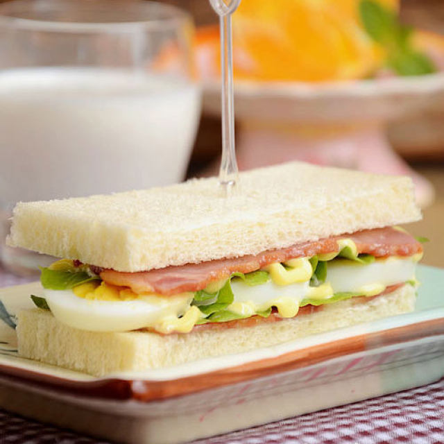 【培根鸡蛋三明治】--- 孩子喜欢的聚能量早餐
