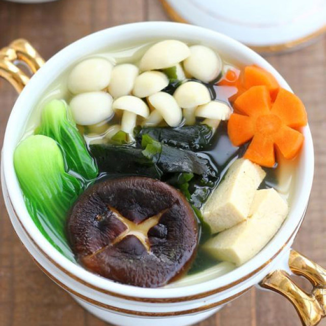 【美味素食】鲜菇海菜素菌汤