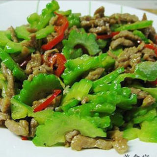 苦瓜炒牛肉的做法大全_苦瓜炒牛肉的家常做法_怎麼做好吃_圖解做法與