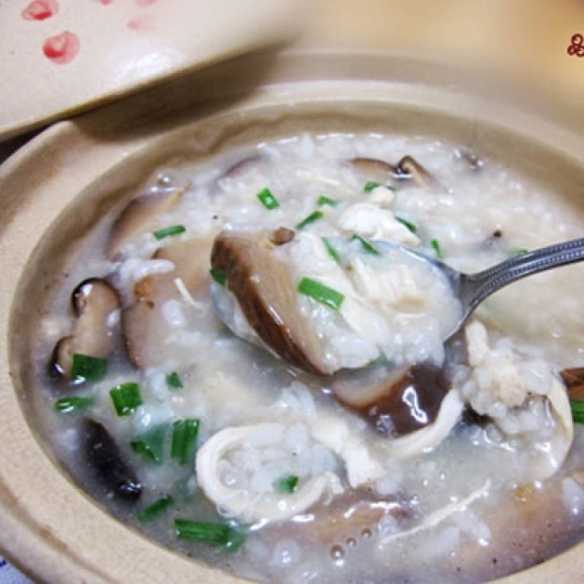 温暖健康的平民粥——香菇鸡肉粥