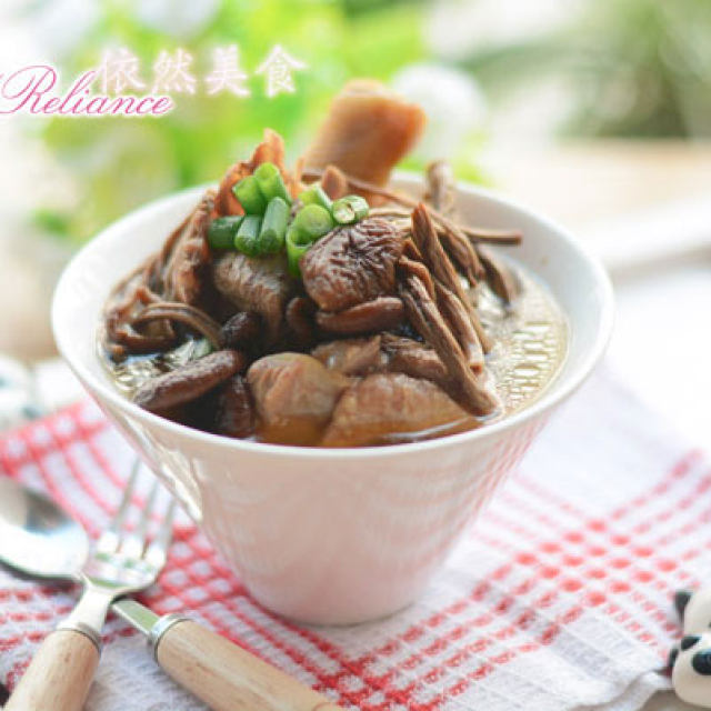 砂锅煲汤--茶树菇煲鸭汤